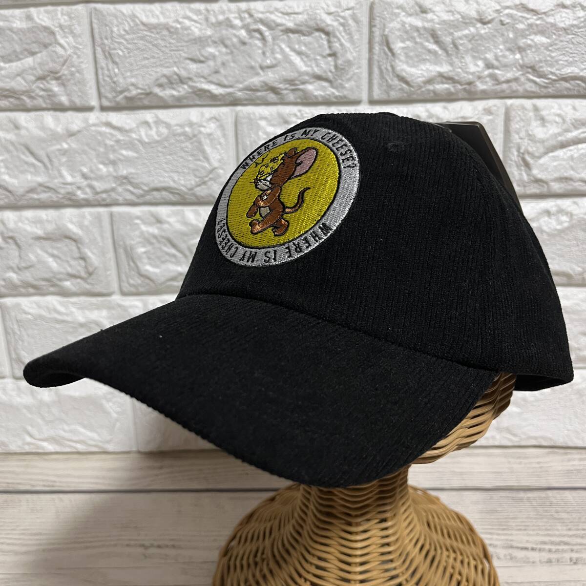 ★ TOM and JERRY (トムとジェリー) ★ コーデュロイ 刺繍キャップ 黒色 頭周:58cm チーズ 誕生85周年記念モデル (タグ付き新品未着用品)拍卖