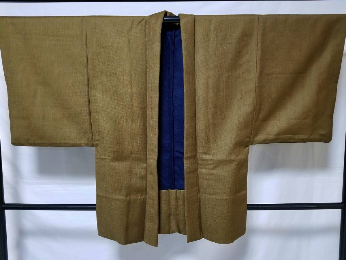 【桐徳】紳士物☆黄褐色地*縦線と横線文様*美品{毛100%*鐘紡*ウ-ル半纏}*丈87-裄67*黄褐色地に香色の細横線と3色の縦細線織*№7002拍卖