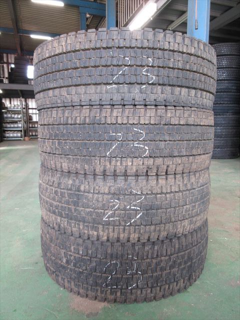 送料無料 スタッドレス 245/70R19.5 DUNLOP SP001 2023年製 4本セット 13mmぐらい拍卖