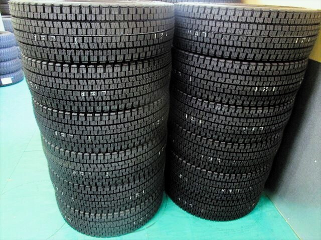 新品未使用品 2025年製 スタッドレス 215/70R17.5 123/121J DUNLOP SP001 6本セット拍卖