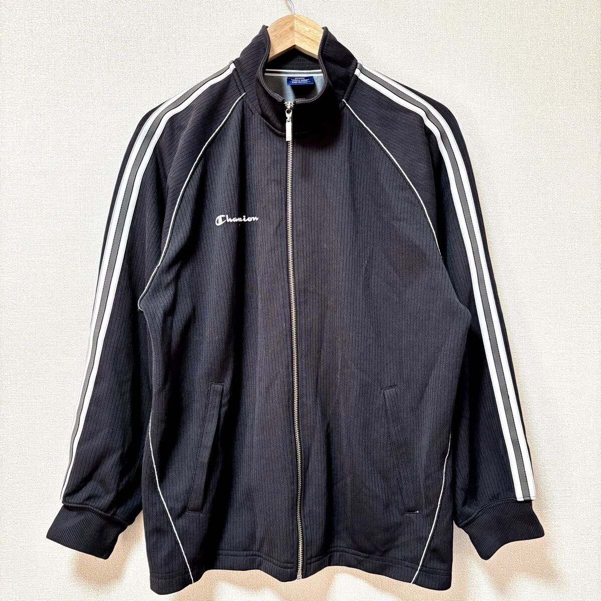 通気性◎ウォーキングに!【Champion】チャンピオン トラックジャケット 黒 ジャージ ロゴ トレーニング ジム メンズ サイズM/Y26288SS拍卖