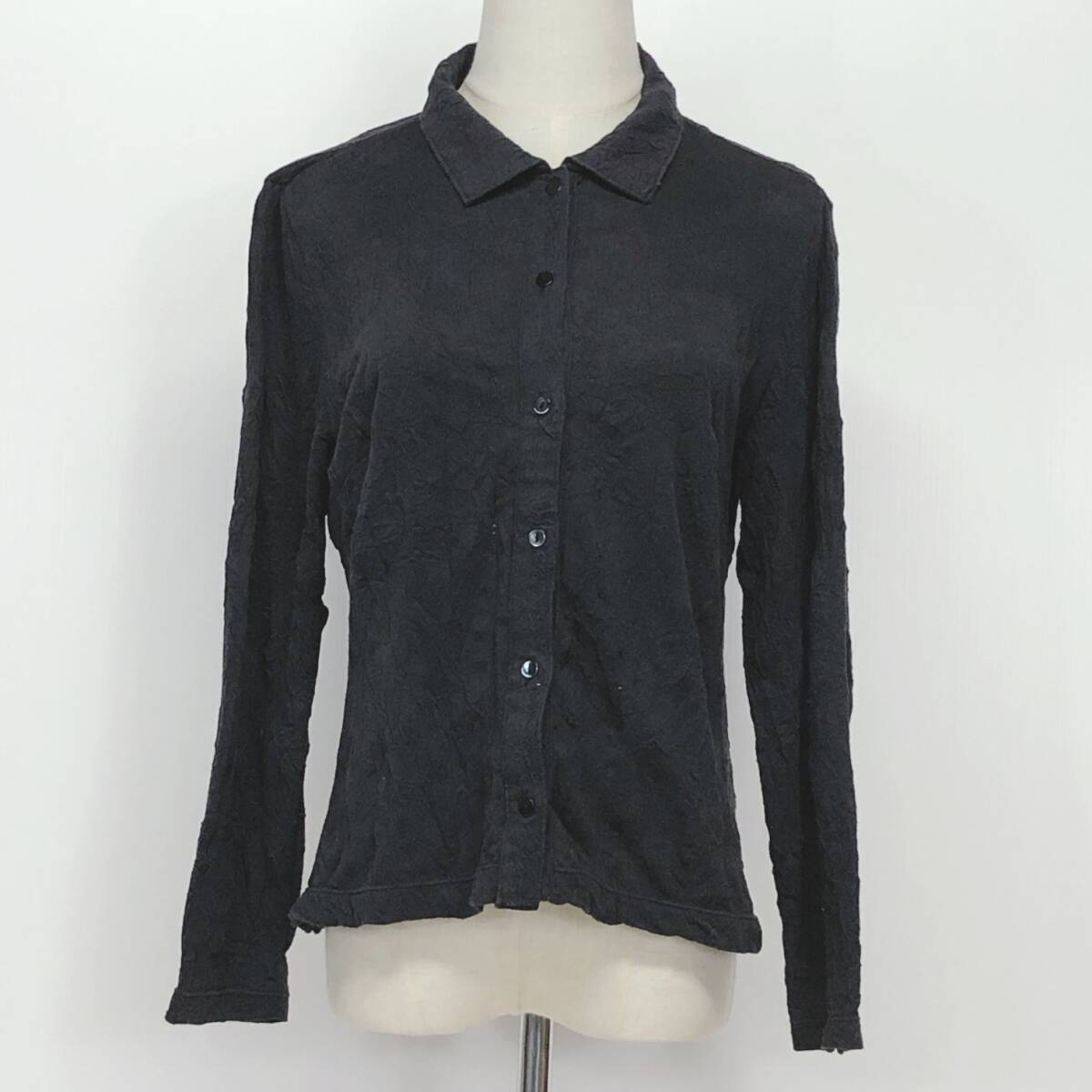 YX655 美品 B.BLACK レディース トップス シャツ 長袖 襟付き 2つ穴ボタン 薄手 伸縮性 ブラック 黒 無地 綿 シック クール シンプル 春秋拍卖