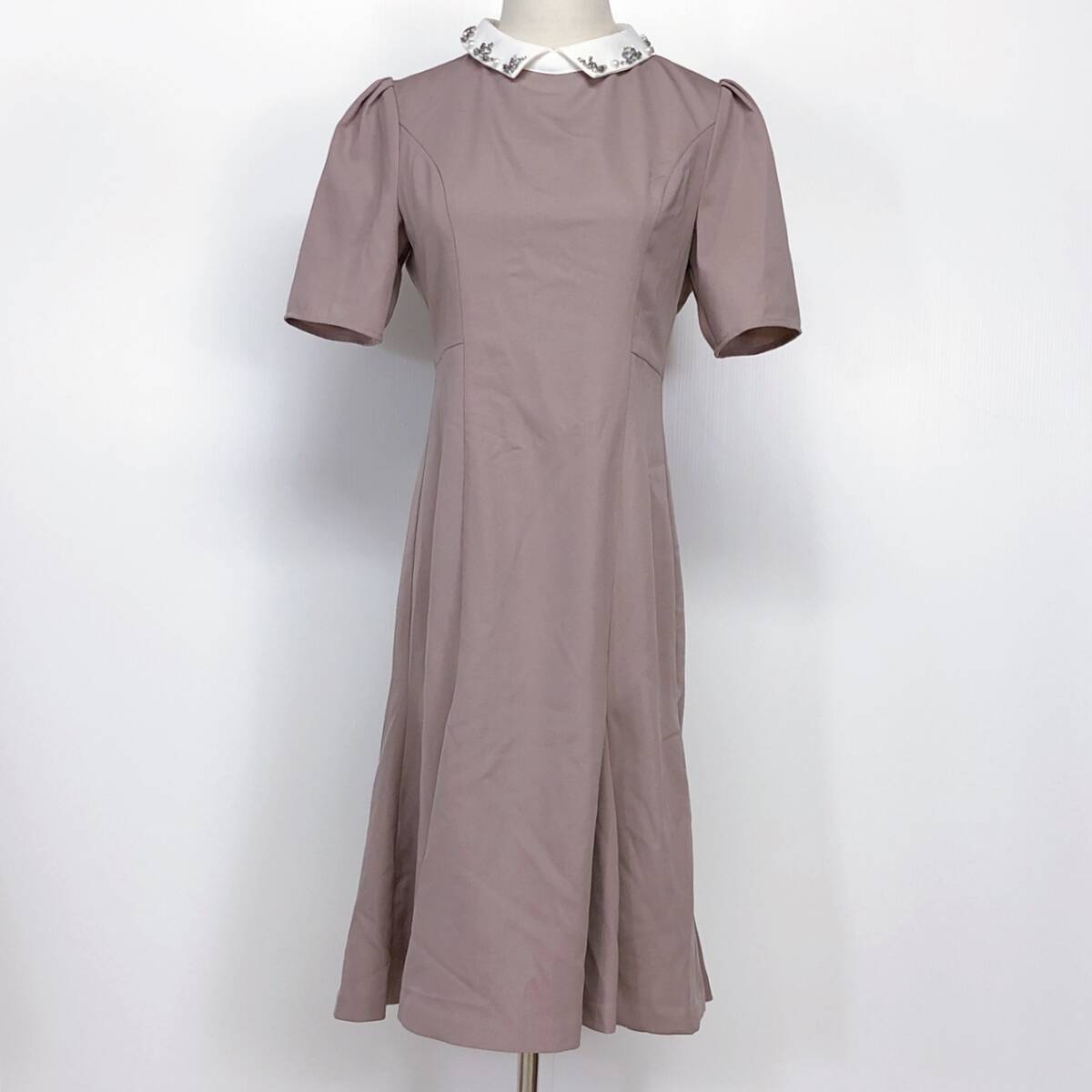 YX737 美品 Vamillen レディース ワンピース 半袖背中ファスナー ホック裏地あり襟元ビジュー付き薄手Mサイズ桃無地おしゃれフェミニン春夏拍卖