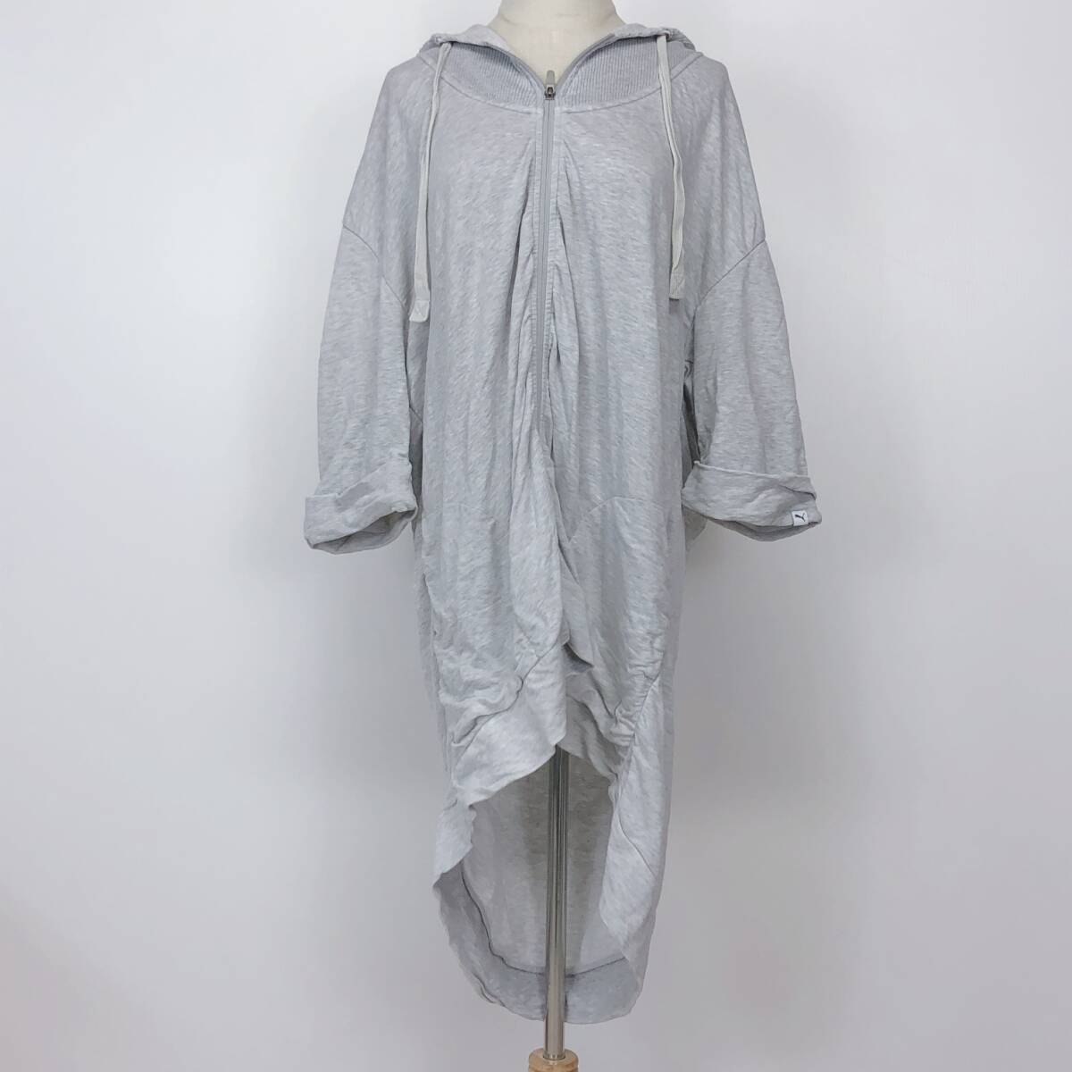 YX1187 PUMA レディース トップス パーカー 長袖 厚手 伸縮性 フード チャック サイズM グレー 灰 綿素材含 シンプル クール おしゃれ 春秋拍卖