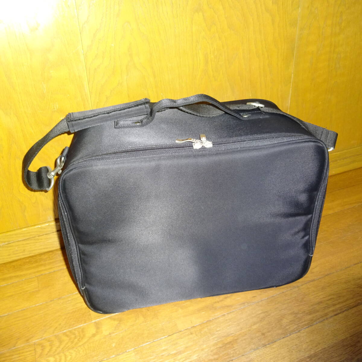 POLA美顔器入れバック POLA持ち運び美顔器バック拍卖