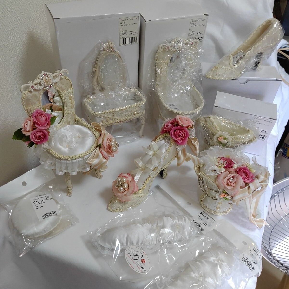 洋風インテリア まとめて アレンジ アクセサリー 花台 西洋 小物 洋館 リメイク プリンセス ドレッサー ピロー 0219-E5-TA2拍卖