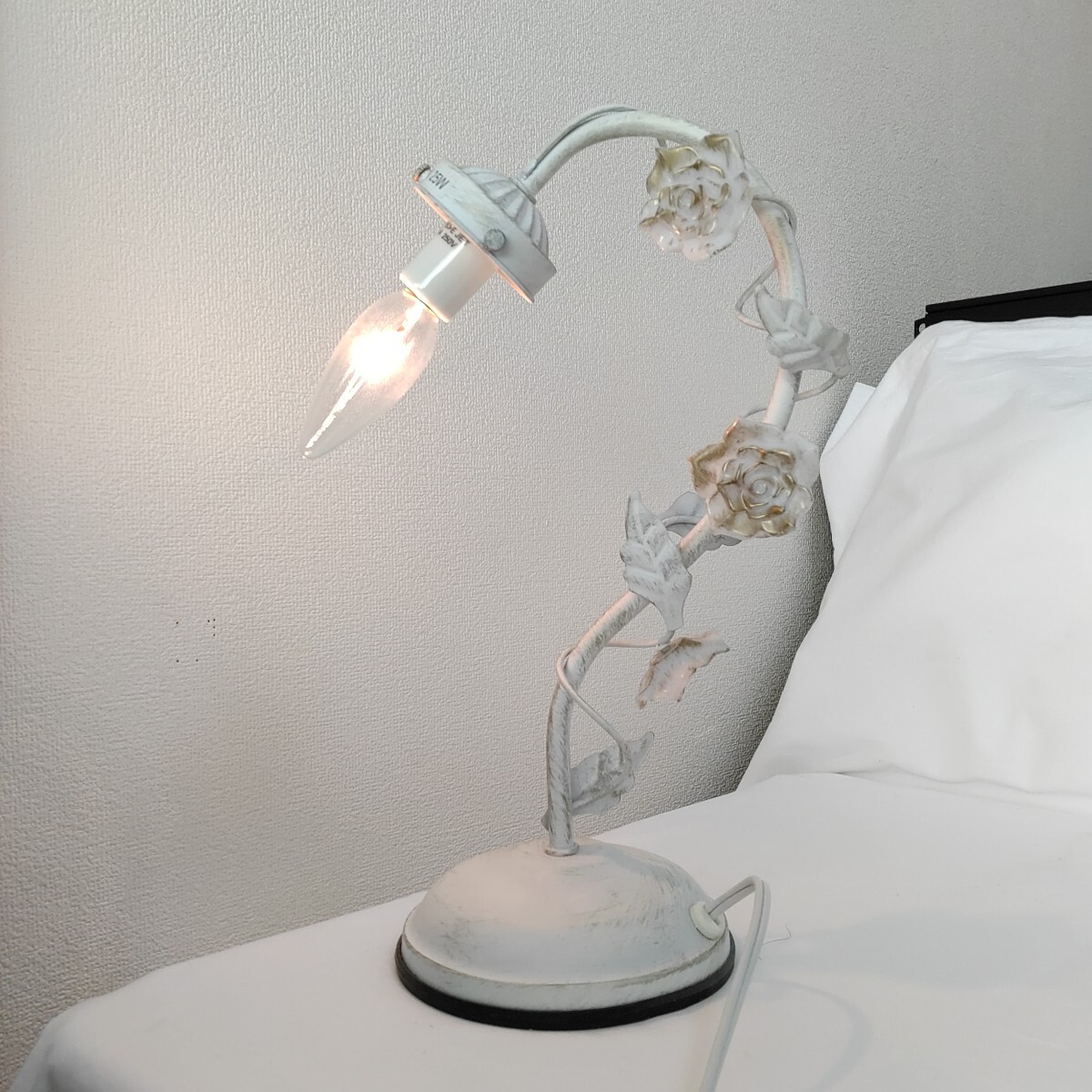 ローズアームランプ ホワイトローズ ロマンティックプリンセス 25W 洋風ランプ 花 西洋 小物 洋館 プリンセス 0219-E4-TA3拍卖