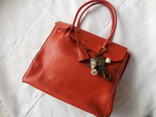 美品 genten ゲンテン ミネルヴァ トートバッグ 完売品 トマトレッド オレンジ 定価75900円 @10月限定シロツメグサシャーム付拍卖