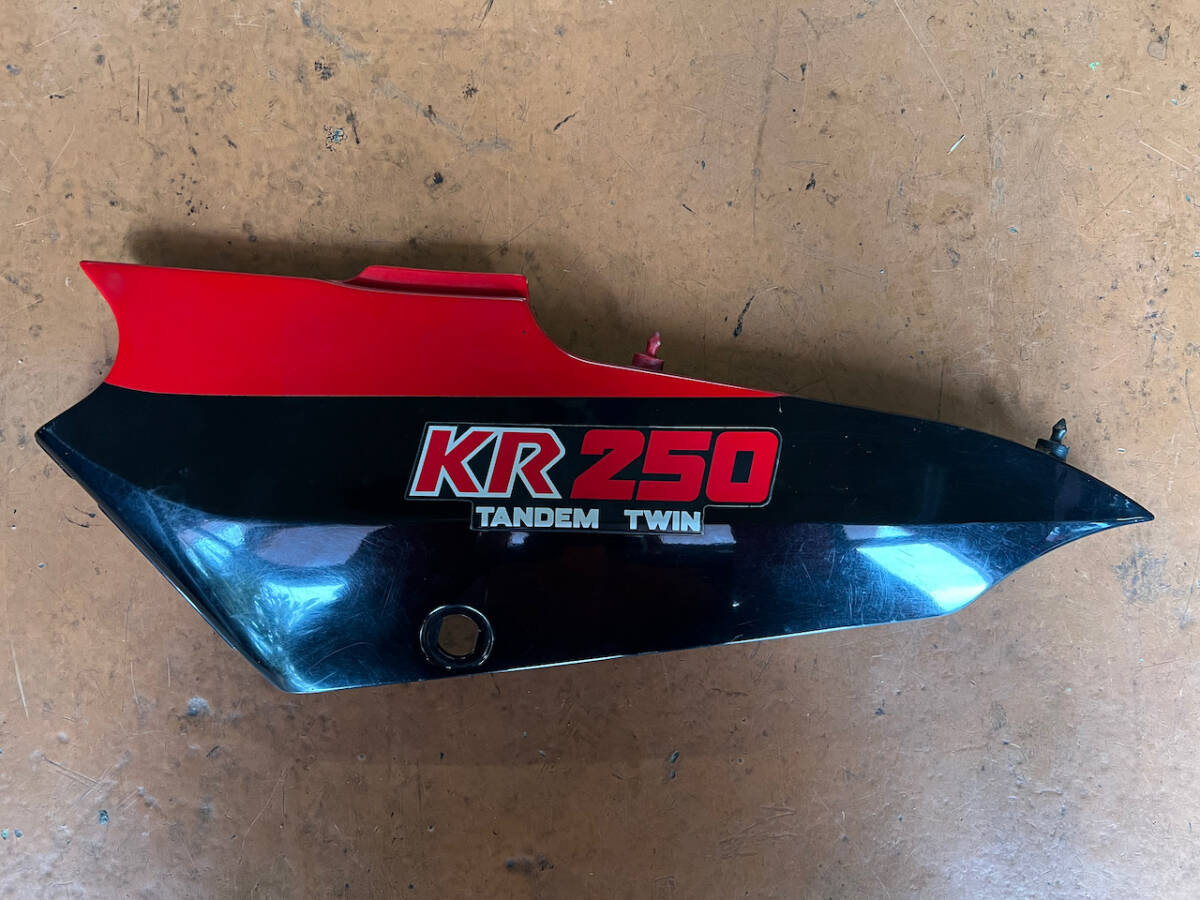カワサキ KR250 サイドカバー 左 割れなし #372拍卖