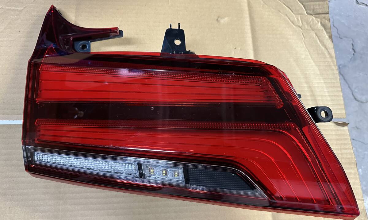 トヨタ 30系アルファード 純正後期 テールレンズ 左ゲート側 中古品 拍卖