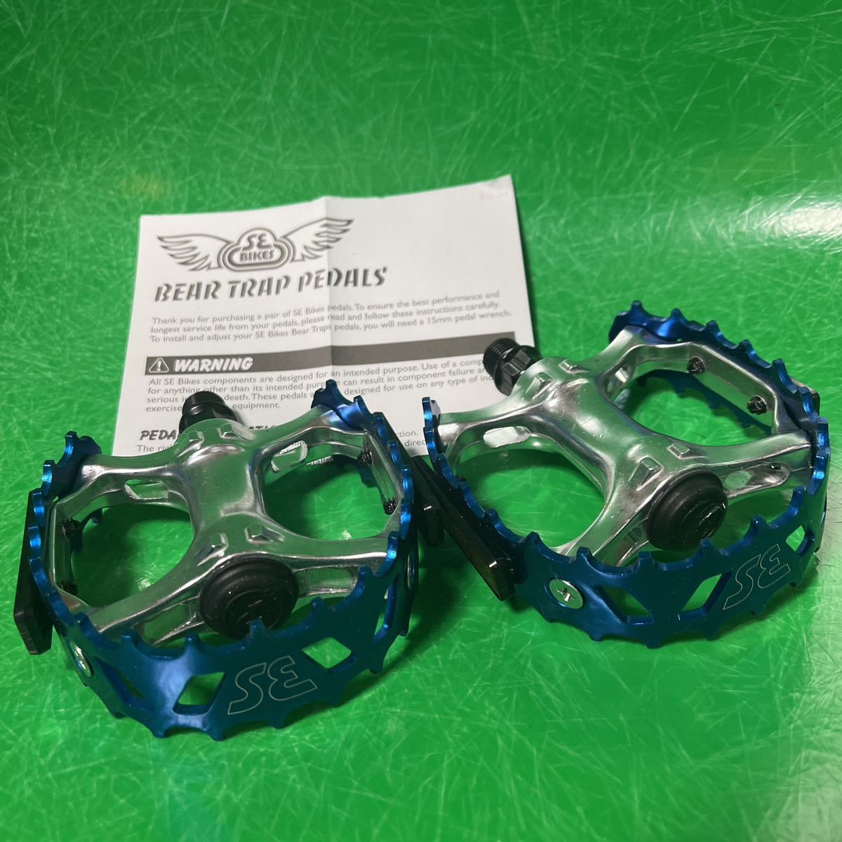 SE Bikes BMX ペダル ブルー Bear Trap Pedals 新品 オールドスクール old BMX 9/16 青 フラットランド ストリート パーク MTB拍卖