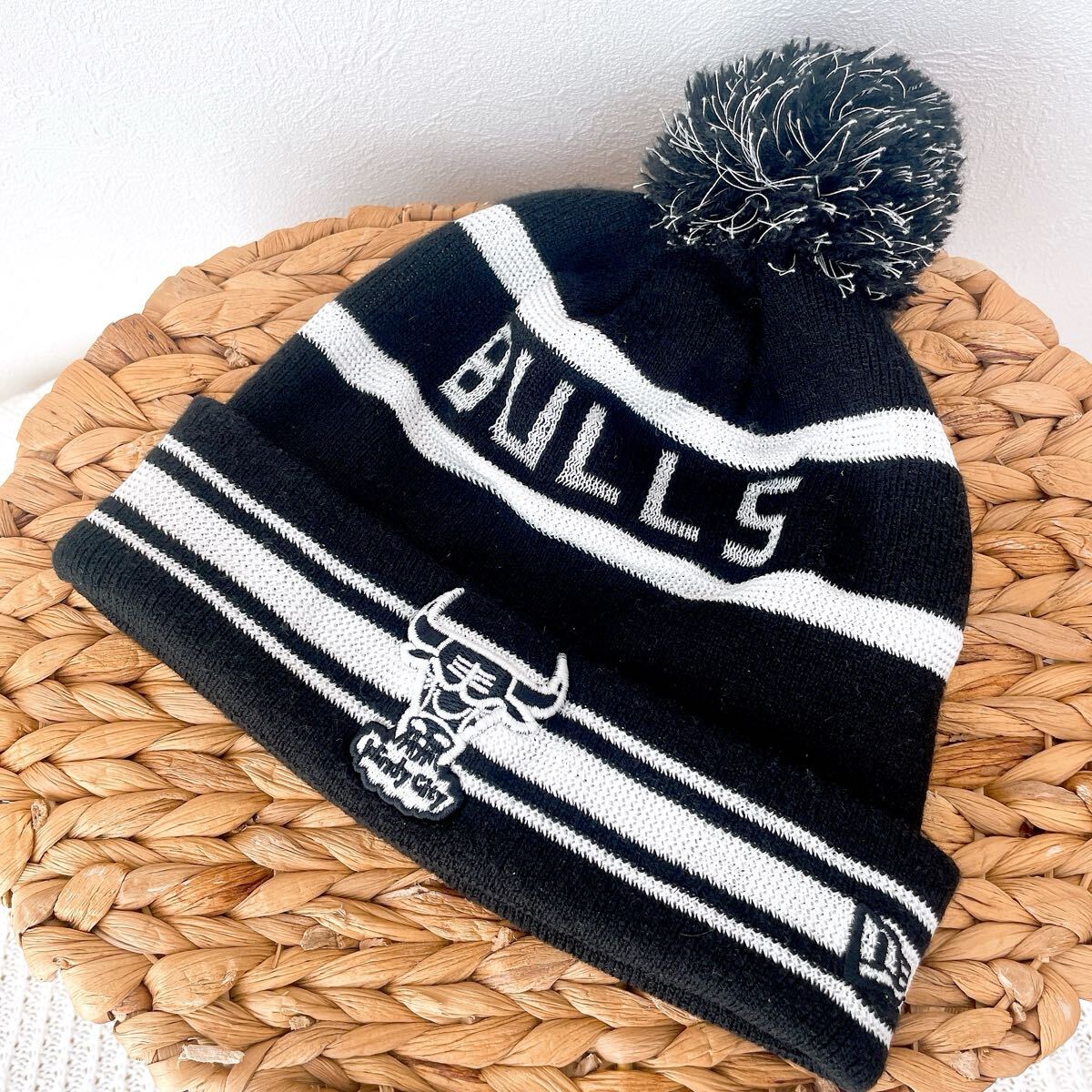 希少おしゃれNEW ERAニューエラCHICAGO BULLSシカゴブルズ ニットキャップ白ブラック黒ホワイト刺繍ビーニー ニット帽ワッチキャップ帽子拍卖