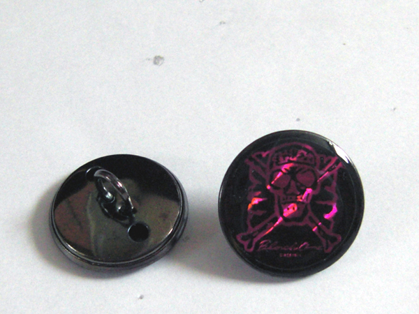 ♪新品♪学生服ボタン”BLACK-ONE”エボキどくろ★黒×赤虹★1個 1127-3拍卖