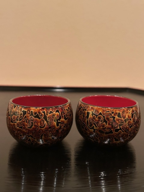 ★ 貴重 会津塗 金虫喰塗 虫喰塗 ぐい呑 天然木 漆塗 2コセット 手持ラスト 検 酒盃 金虫食塗 未使用拍卖