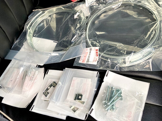 新品 未使用 スズキ純正 ジムニー JA11C JA71 JA71C-3 ジムニーシエラ JB31W ヘッドランプリム ヘッドライトリム パーツ左右セット Suzuki拍卖