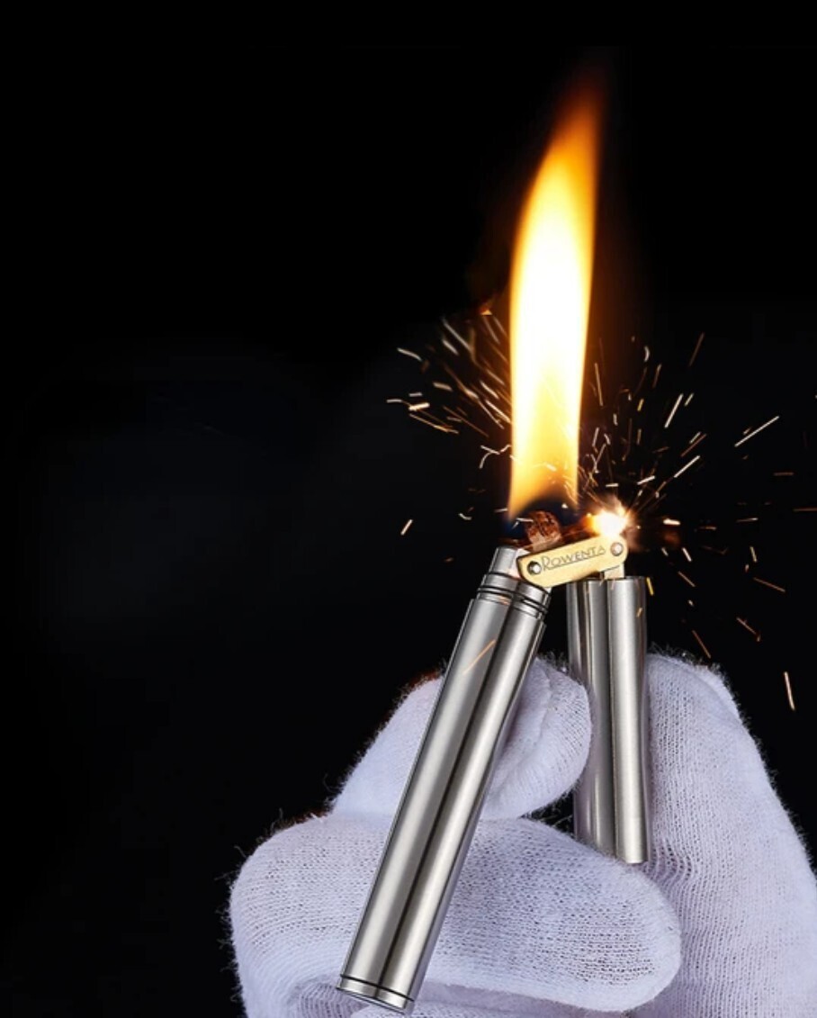 新発売 とても軽くてコンパクト! 折りたたみポータブルシルバーオイルライター 暇時にクルクル回る 世界中で人気 新品未使用 国内発送拍卖