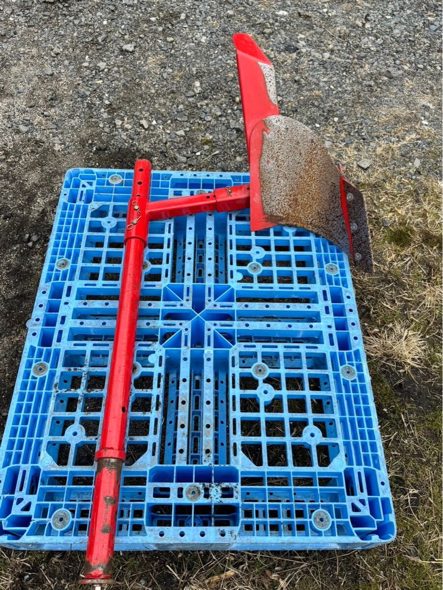 ◆変形や破損などなし トラクタパーツ ヤンマーカラー 鋤 サイドプラウ 作業幅14cm 取り付けブラケット付き プラウ サイドレーキ 片培土機拍卖