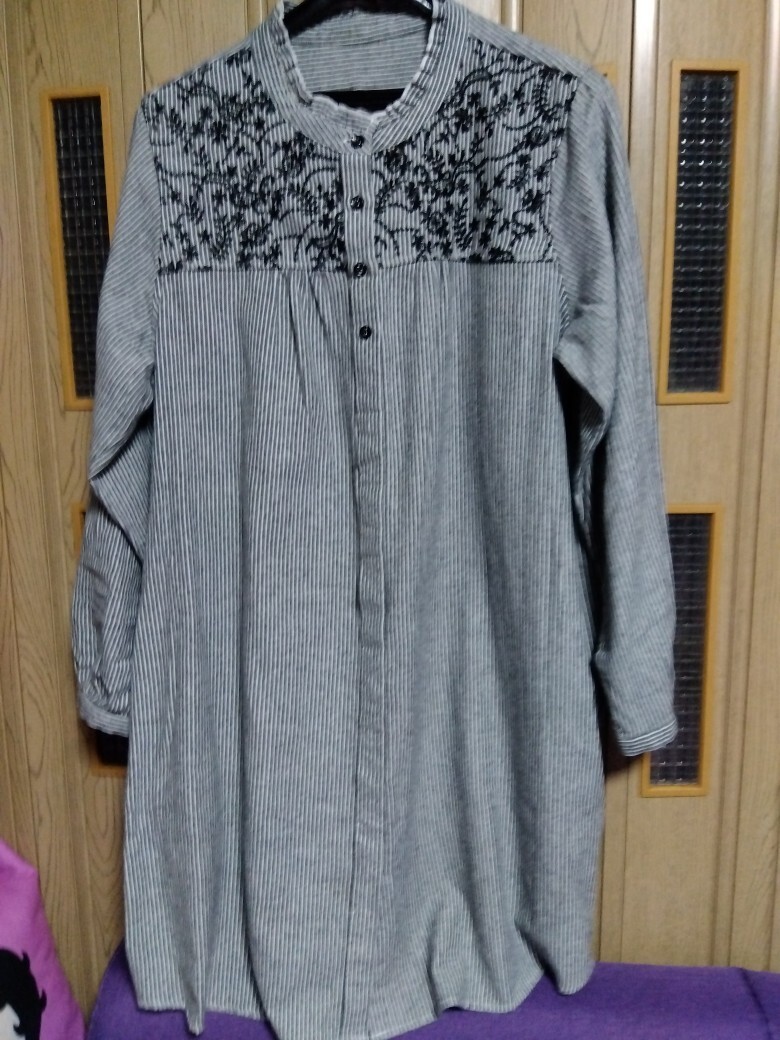 ★大きいサイズ★USED☆★刺繍入りストライプ柄のブラウス★ 3L★★拍卖