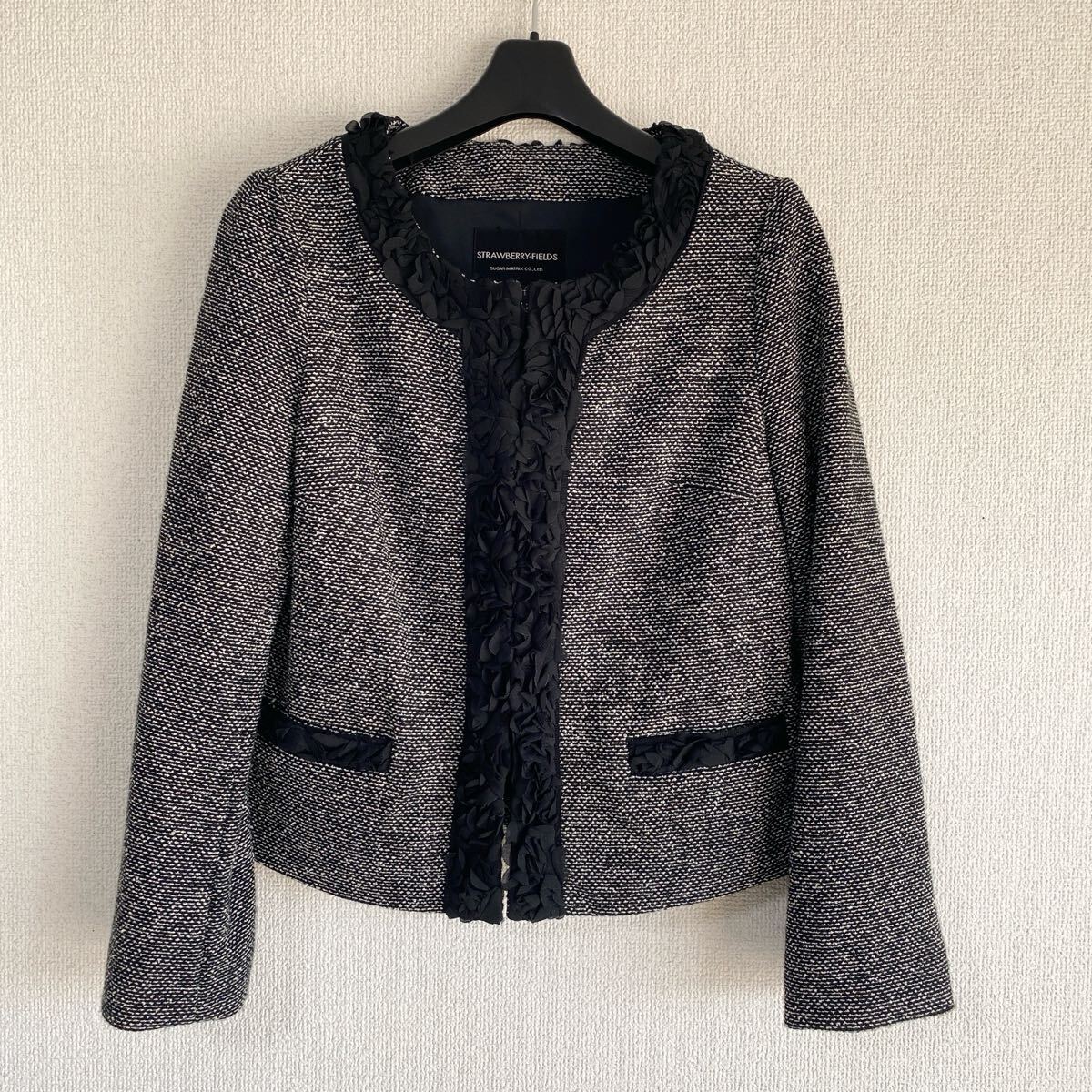ストロベリーフィールズ ノーカラージャケット グレー系 ツイード 春秋 DMW拍卖