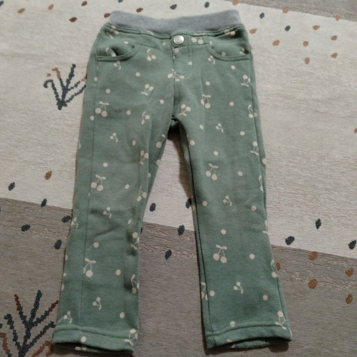 さくらんぼ柄裏シャギー長ズボン100拍卖