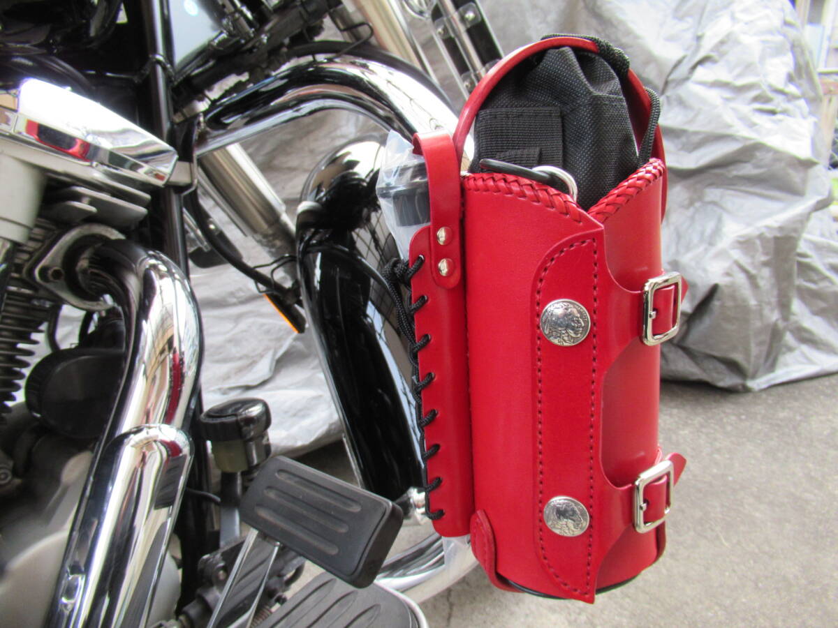 栃木レザー製サドルレザー レッド ガソリン携行缶ホルダー(1L 携行缶付き) ハーレー アメリカン バイク拍卖