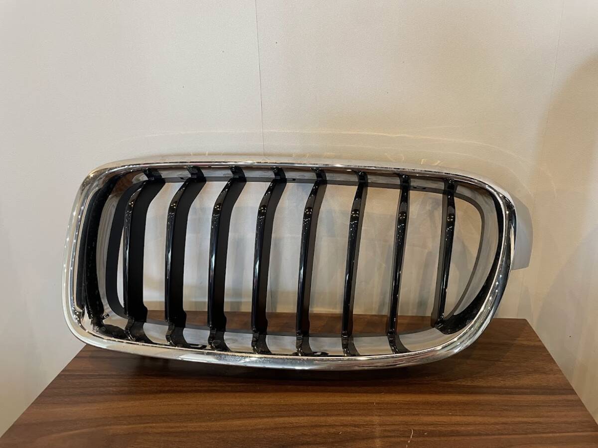 ◆ BMW純正 3シリーズ グリル 18801310 左のみ 51137255411 中古品!! ◆拍卖