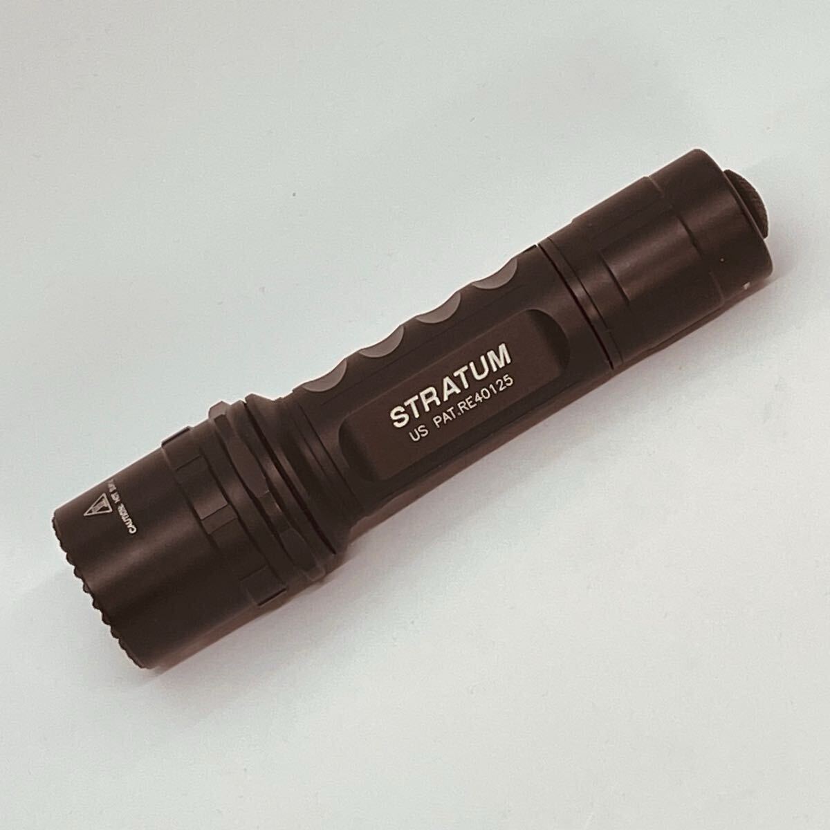 SUREFIRE シュアファイア STRATUM S2-BK-WH フラッシュライト 防災グッズ拍卖