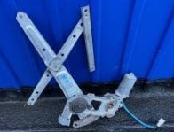 新品未使用 純正 三菱 FTO DE2A DE3A フロントドア ウィンドウ レギュレーター 左 パワーウィンドウ モーター B0575-1拍卖