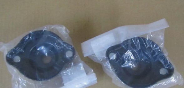 新品未使用 純正 三菱 FTO DE2A DE3A リヤサスペンション マウント インシュレーター 左右セット 足回り リア ゴム B0529-1拍卖