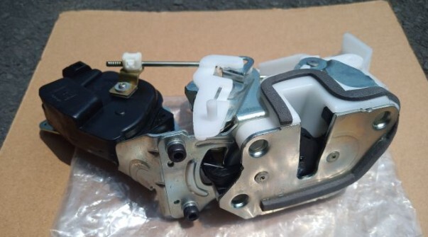 【左右選択可】 新品 純正 三菱 パジェロ V98 VR-2 ターボ スーパーエクシード リヤ ドア ラッチ ロック モーター 電動 リヤ 01078-1拍卖