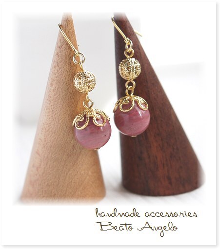 ■+angelo+【高品質】天然石シリシャスシストと透かし玉のピアス(p-006)G ピンク 10mm 花座 チタン 樹脂 イヤリング拍卖