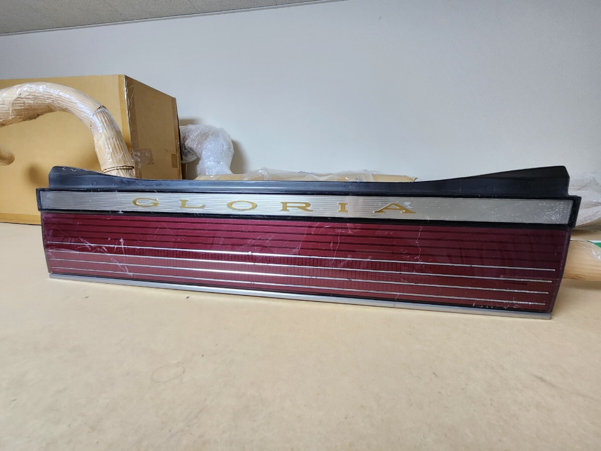 Y30 日産 センターガーニッシュ グロリア ブロアム Brougham NISSAN 昭和 旧車 希少 送料込み 中古 傷多数 ハードトップ 後期 vip拍卖