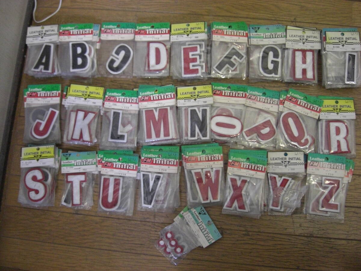 ◇新品 デットストック 当時物 アルファベット 文字 レザー イニシャル 名前 検索 希少品 レア レトロ ヴィンテージ アンティーク拍卖