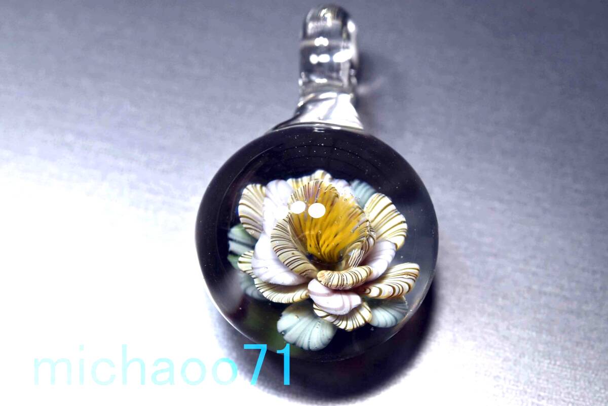 フラワー グラスペンダント ガラスの中に咲いた花 ( 12086-p21)立体花 FLOWER ガラスのペンダントトップ 透き通ったガラスの中に作咲く花拍卖