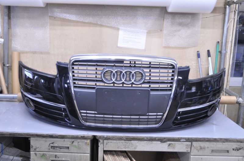 アウディ A6 前期 純正 破損無 取付OK フロントバンパー グリル付 黒 k088753拍卖