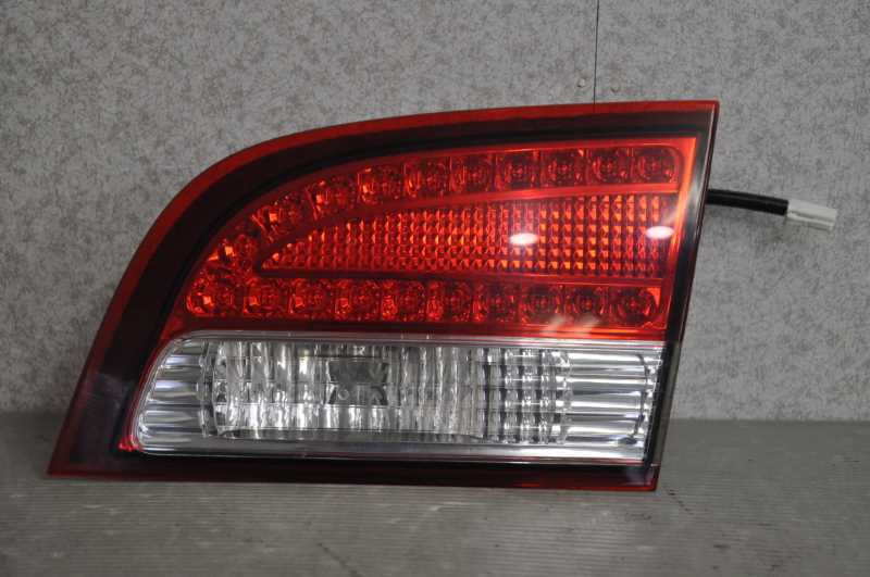 フォード エスケープ (LFAL3P) 純正 破損無 動作保証 右 テール 内側 フィニッシャー ランプ ライト T029A EV59-51170 s017987B拍卖