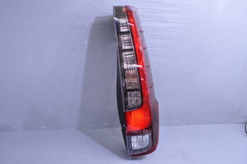 ノア 前期(ZWR80) 純正 コイト 破損無 取付OK 動作保証 右 テールライト LED全点灯OK テールランプ 28-231 / 81550-28550 k089098拍卖