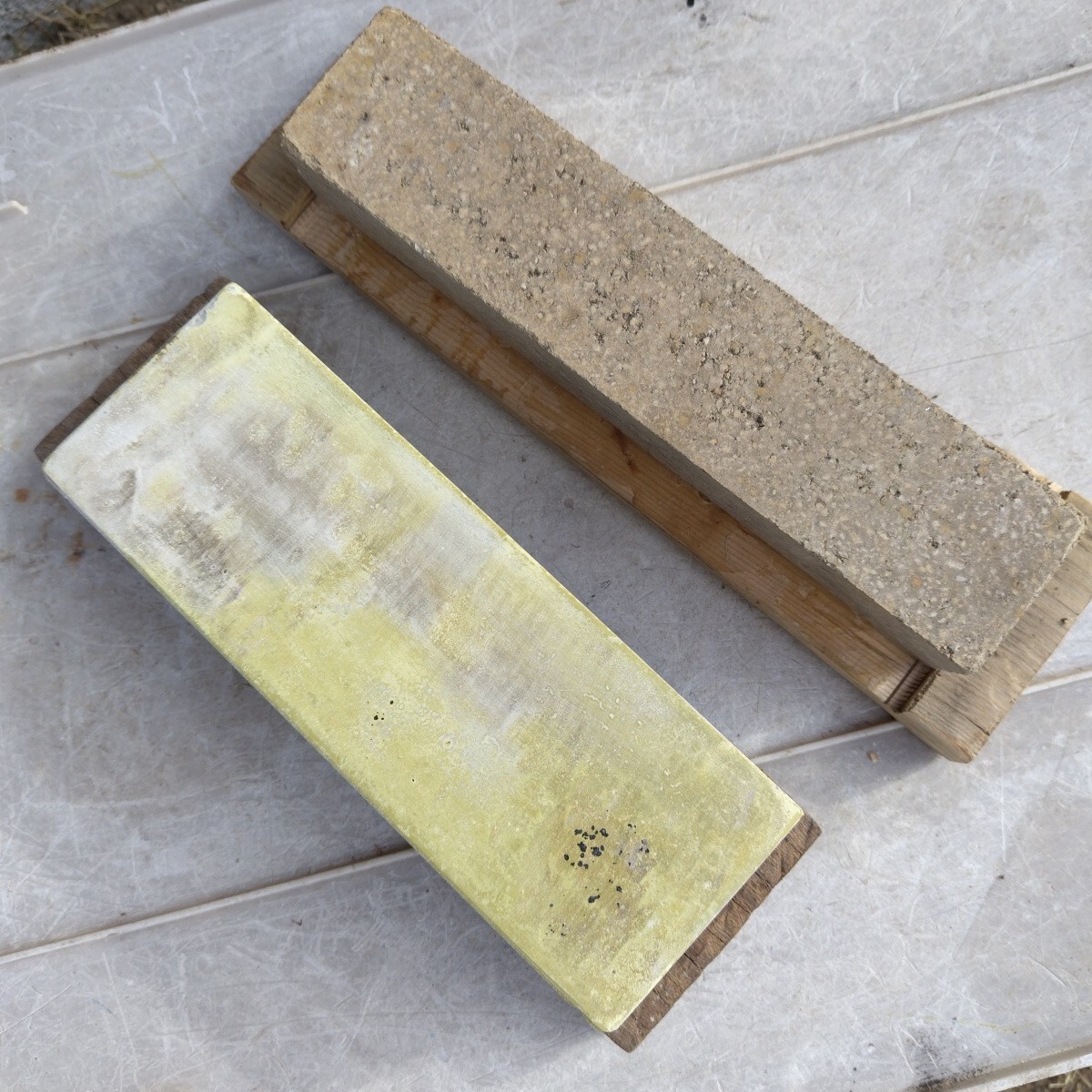 人工砥石 2本で!!荒砥石 仕上げ砥石  大工道具  包丁研ぎ用(中古)未使用拍卖
