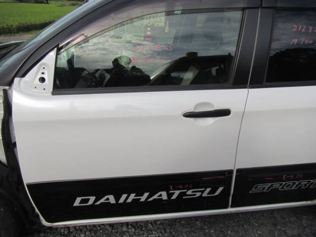 【個人宅配送不可】ダイハツ ブーン M700S H30年式 ■左フロントドア【W24/パールホワイト】中古★212825拍卖