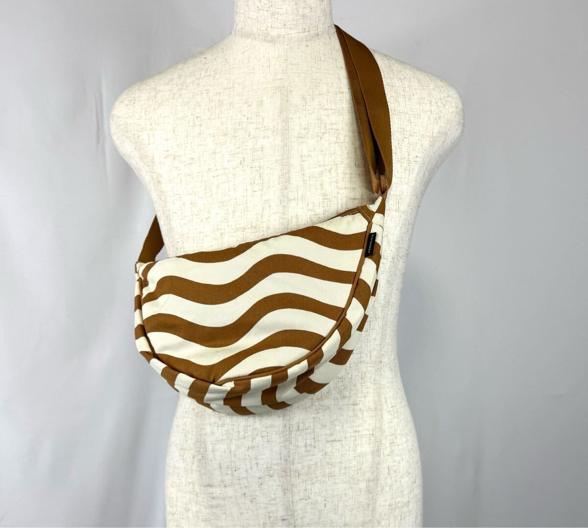 UNIQLOユニクロMarimekkoマリメッコラウンドミニショルダーバッグ拍卖