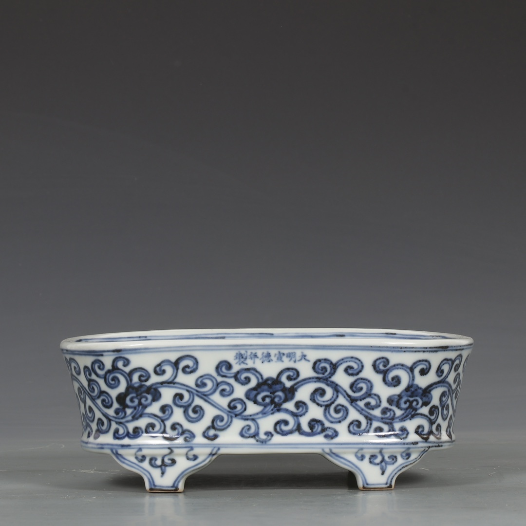 明時代 宣徳 青花 霊芝文水仙盆 唐物 箱付き 陶磁器 中国美術 古美術 置物 高さ7.5cm 口径21.5cm RG323拍卖