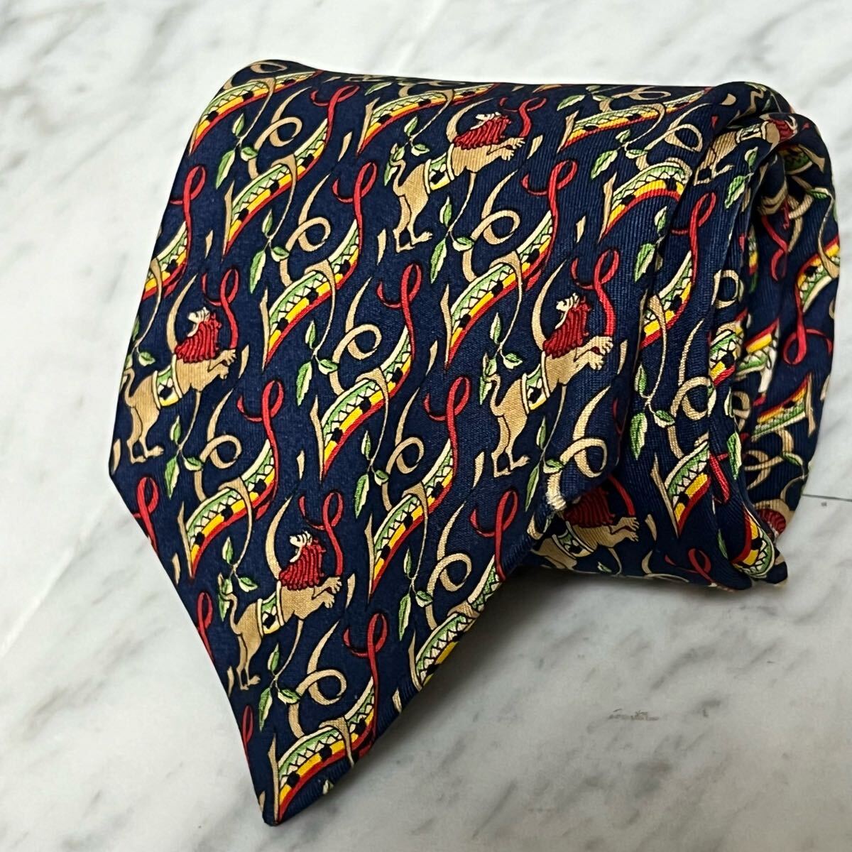 999円~ Ferragamo ネクタイ ネイビー ライオン ボタニカル柄 マルチカラー (B11)拍卖