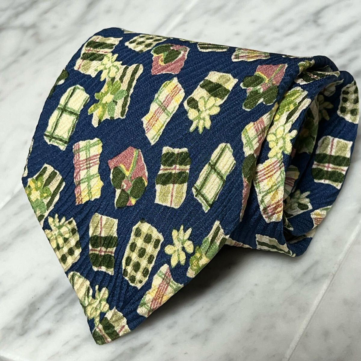 【美品】 999円~ Courreges ネクタイ ネイビー マルチカラー 総柄 (B5)拍卖