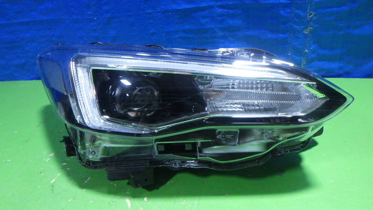 70214-5 インプレッサ GT7 後期 右 ヘッド ライト コイト/100-60422 打刻5W 純正 中古 棚34拍卖