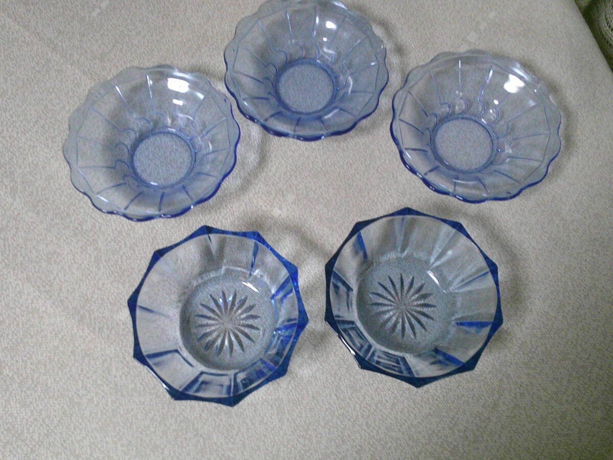アンティーク モダン 青ガラス 5枚 【フルーツ 皿 小鉢】 ブルー 気泡 古道具 キッチン 食器 2種 昭和 当時物 レトロ 可愛い お洒落 セット拍卖