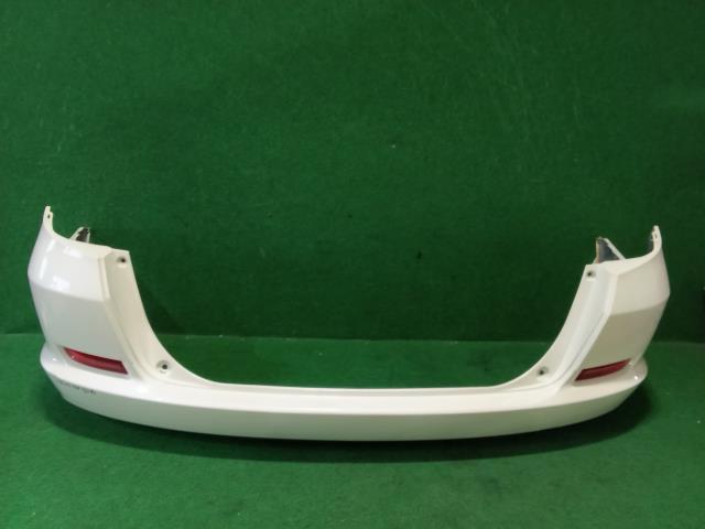 フィットシャトル DBA-GG8 リア バンパー カバー NH624P拍卖