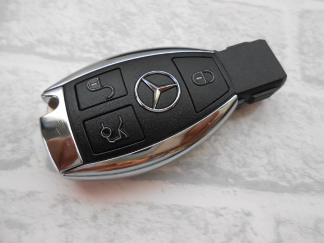 ☆美品/送料無料/ベンツ 純正/3ボタン/シルバー枠/スマートキー/キーレス☆B2501-28-1拍卖
