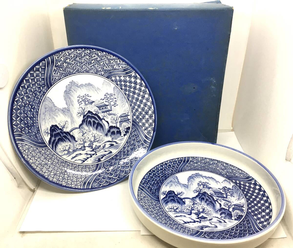 玉川陶器 スズ木 祥瑞風山水 山水図 和食器 大皿 大鉢 二枚 セット 青絵 染付拍卖