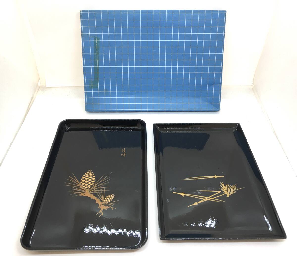 漆塗 和泉白龍 トレイ 盆 松ぼっくり 松葉柄 お盆 漆芸 漆器 茶道具 2枚拍卖