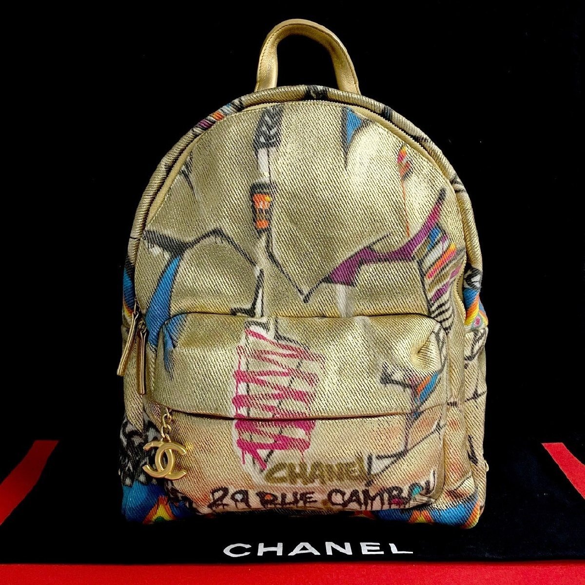 極 美品 シール有 28番台 CHANEL シャネル ココマーク グラフィティ コーティングキャンバス リュックサック バックパック ゴールド 90867拍卖